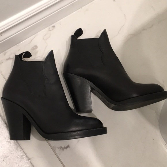ACNE | Black Leather Star Booties Size 38 - Picture 8 of 8
